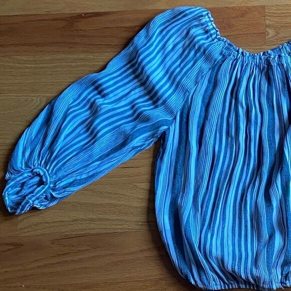 Forever 21 striped off shoulder long sleeve  top - Picture 4 of 5